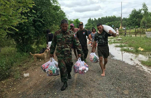 Lok Oknha Heng Sithy donated $ 100,000 for flooding in Cambodia